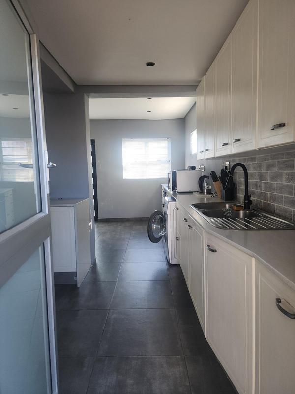 4 Bedroom Property for Sale in Pelikan Park Western Cape